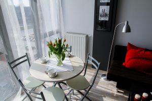 Designerskie akcesoria dekoracyjne – w czym tkwi ich fenomen?